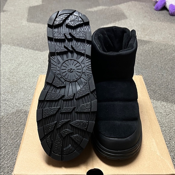 UGG Classic Klamath Black Mini Boots Women's 9 NIB - Picture 4 of 4